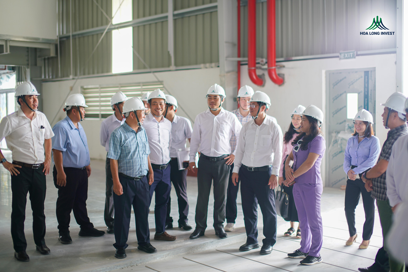 Doan-dai-bieu-tham-quan-nha-xuong-ecohub-nam-ha-tai-lam-dong
