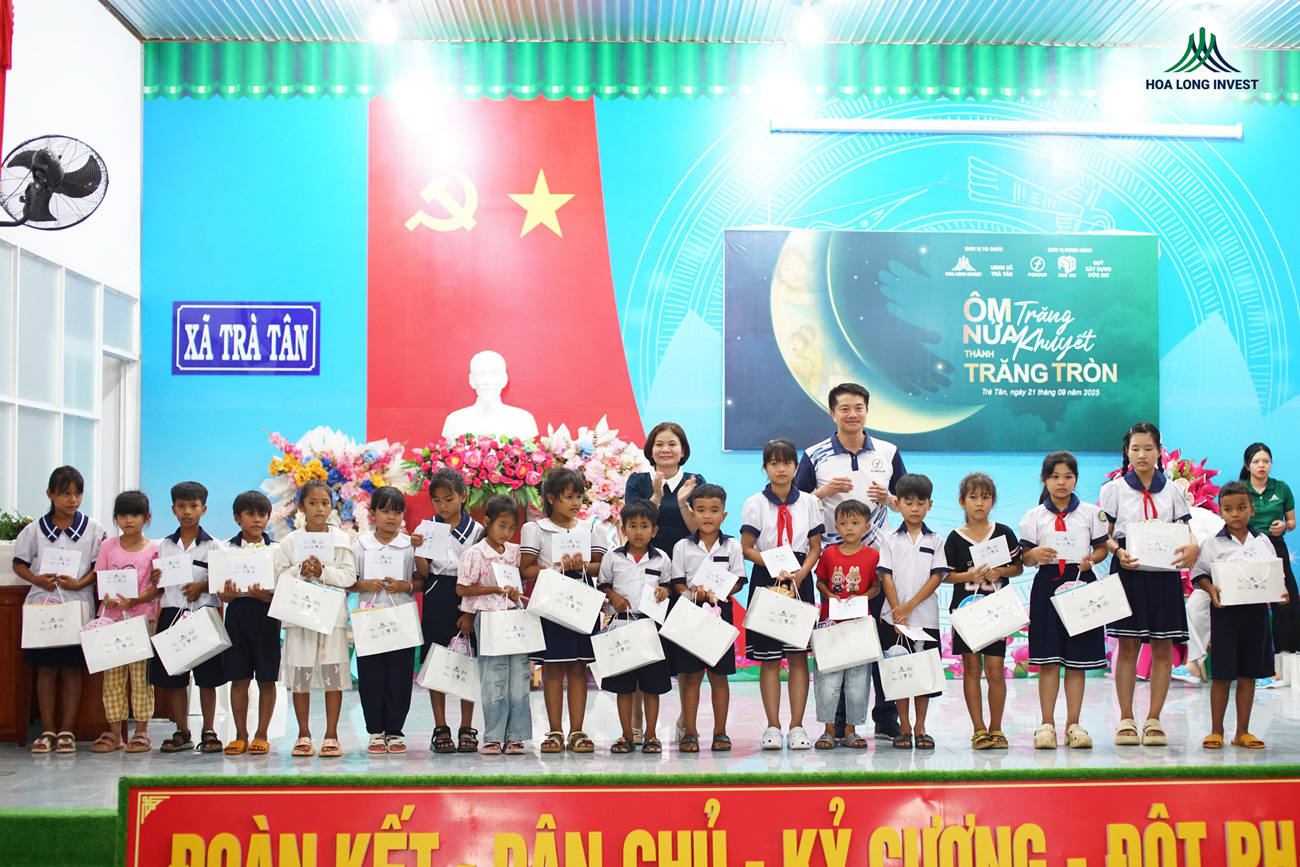 Hòa Long Invest Trao Gửi Yêu Thương Trong Chương Trình “Trung Thu Cho Em 2025”